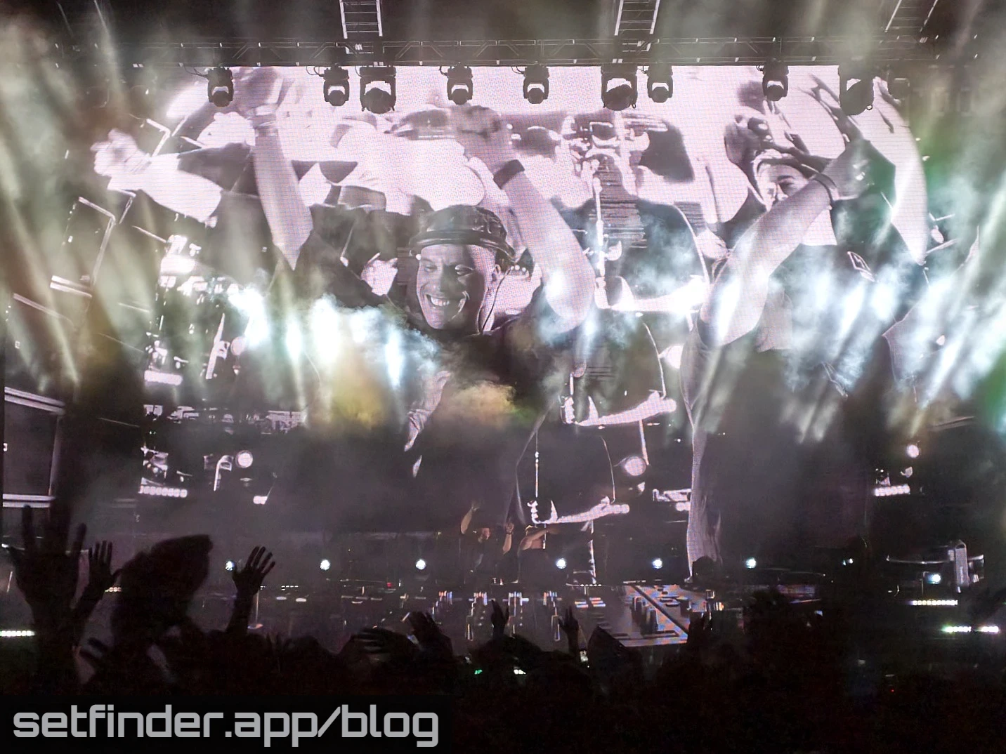Hardwell B2B Maddix, MORTEN, Marie Vaunt, and the EDC Week crowd at Downtown Las Vegas Events Center, photo 31 of 42.
